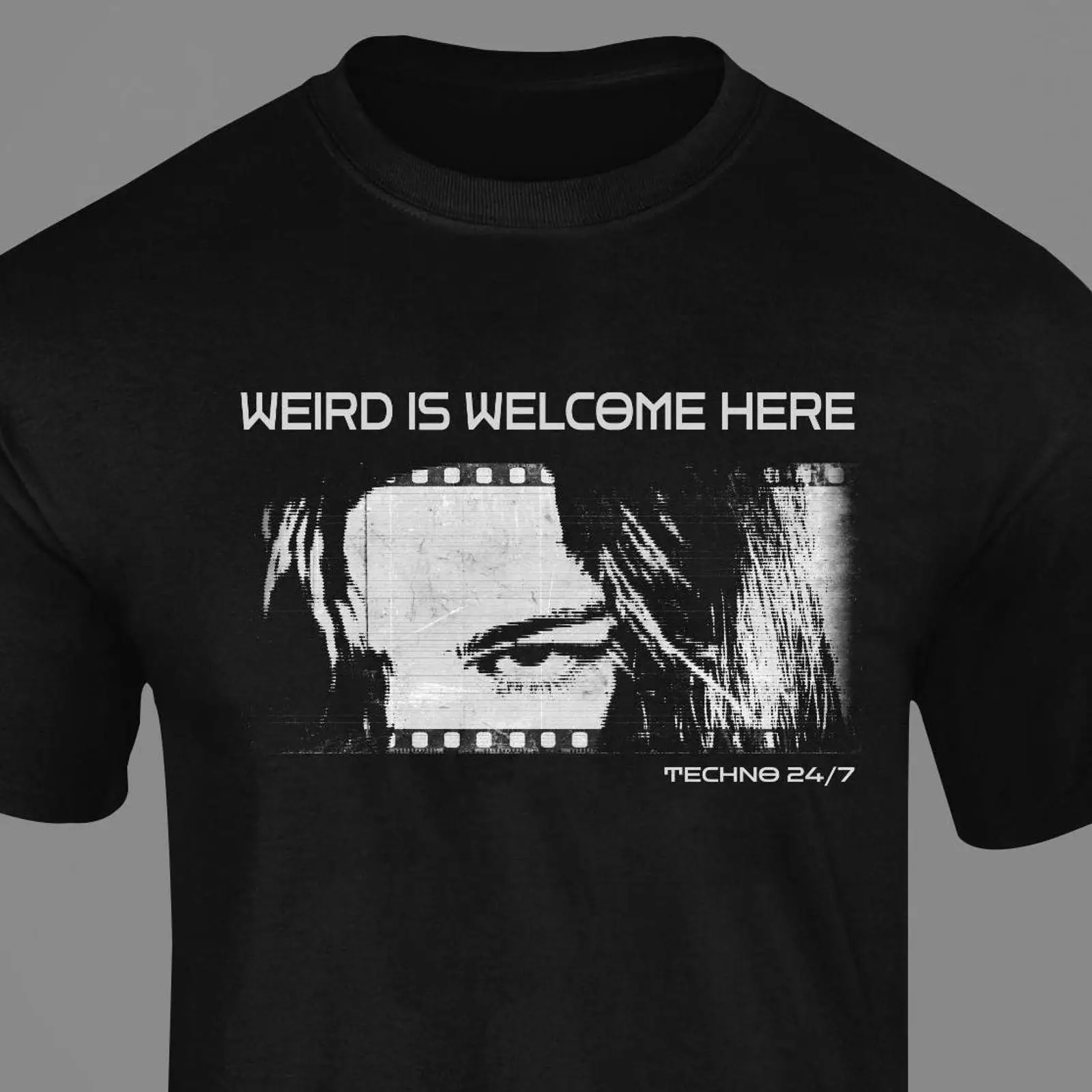 Weird is Welcome Here T Shirt  - Vintage Fashion Berlin 리뷰 및 가격