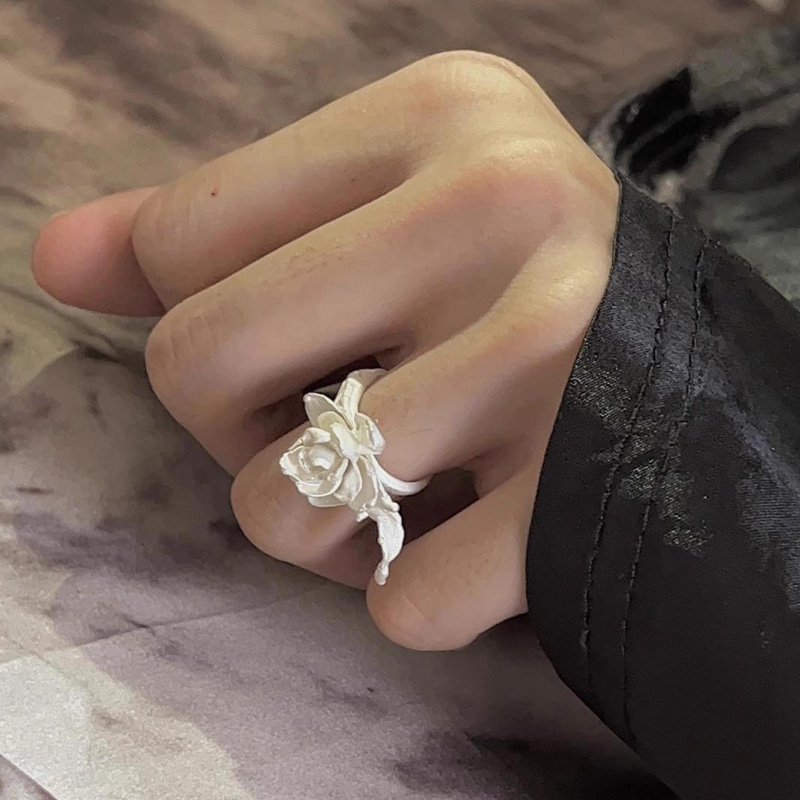 Fashion-Forward Flower Ring, J - Vintage Fashion Buyer 리뷰 및 가격