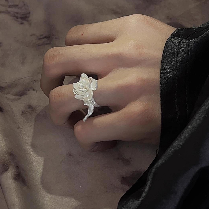 Fashion-Forward Flower Ring, J - Vintage Fashion Buyer 리뷰 및 가격