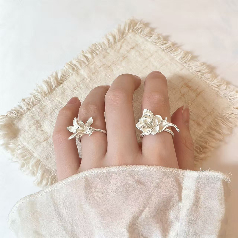 Fashion-Forward Flower Ring, J - Vintage Fashion Buyer 리뷰 및 가격